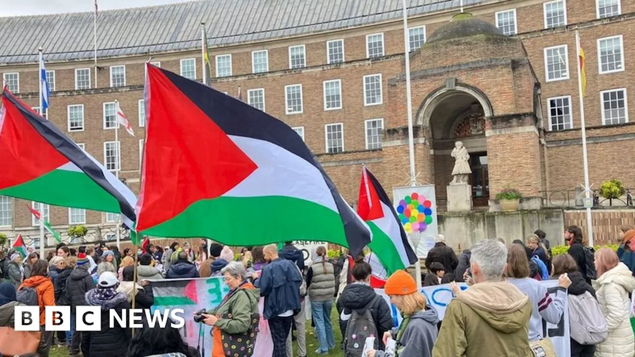 Bristol parents hold protest with pupils for Gaza children