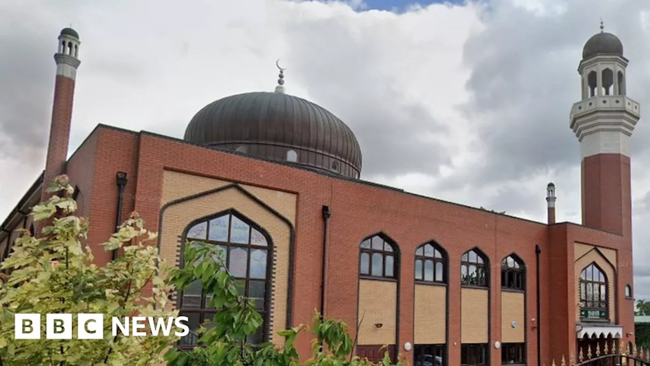 Oxford: CCTV released after petrol can thrown at mosque