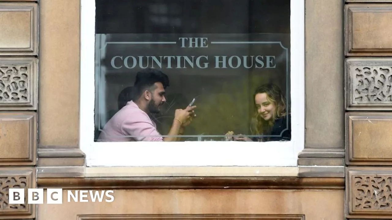 Opening hours extended to 1am for Glasgow city centre pubs