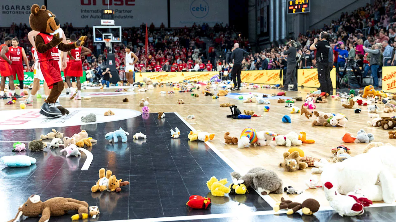 BBL: Bamberg unterbricht Spiel für Teddybär-Regen