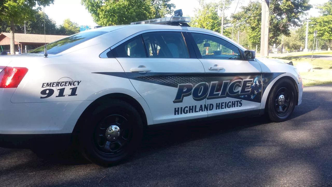 Drunken woman decides to start walking after crashing car into guardrail: Highland Heights Police Blotter