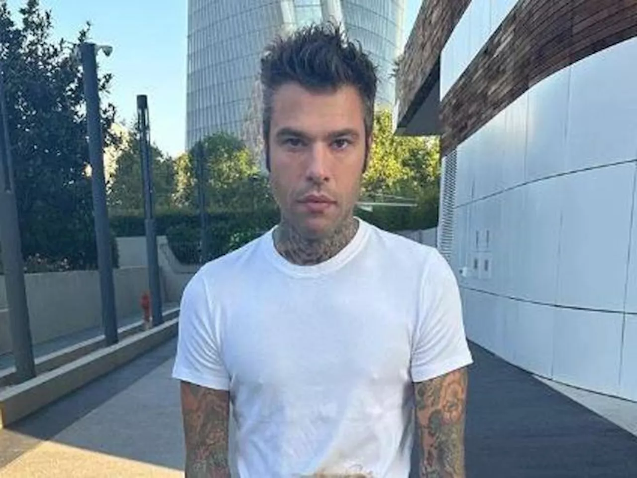 Fedez lancia la petizione per salvaguardare il bonus psicologo: «La salute mentale diventi una priorità»