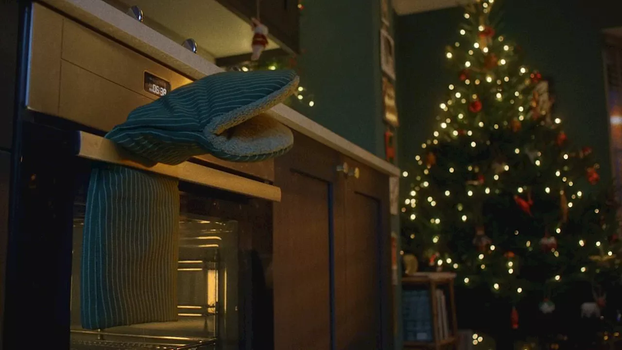 Morrisons releases amusing advert showing oven gloves singing along to Nothing's Gonna Stop Us Now...