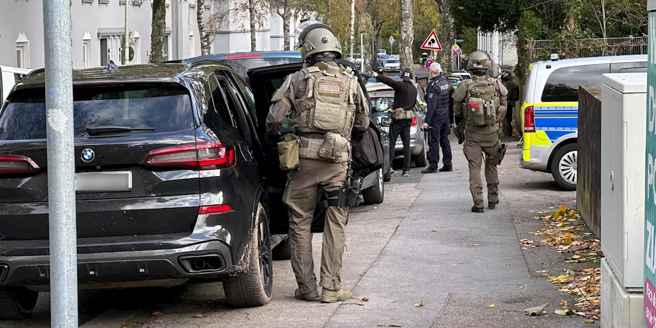 Bewaffnete Person gesichtet! Großeinsatz an Schule in Solingen