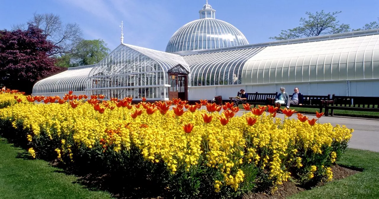 Thousands demand Botanic Gardens glasshouse entry charge plan is scrapped