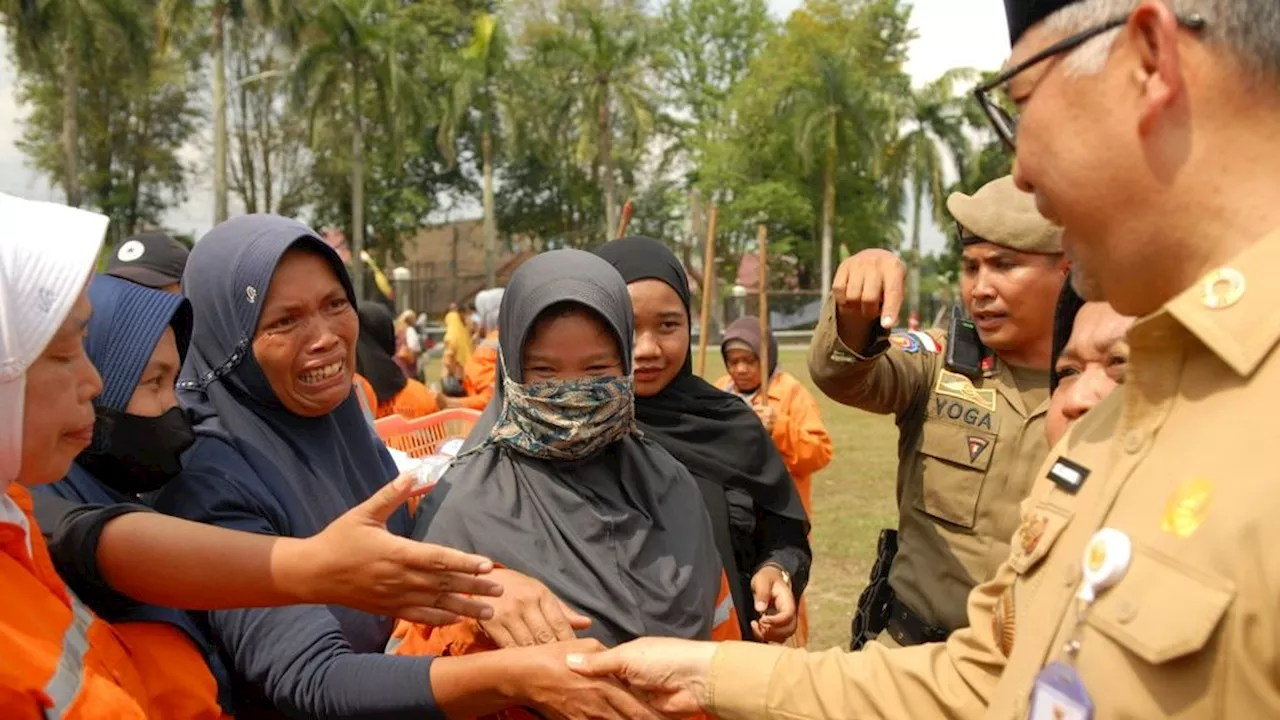 Tangis Haru Masyarakat Kota Jambi Lepas Fasha-Maulana