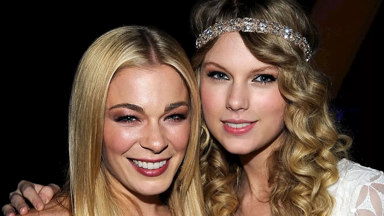 LeAnn Rimes channels Taylor Swift in head-turning poolside photo