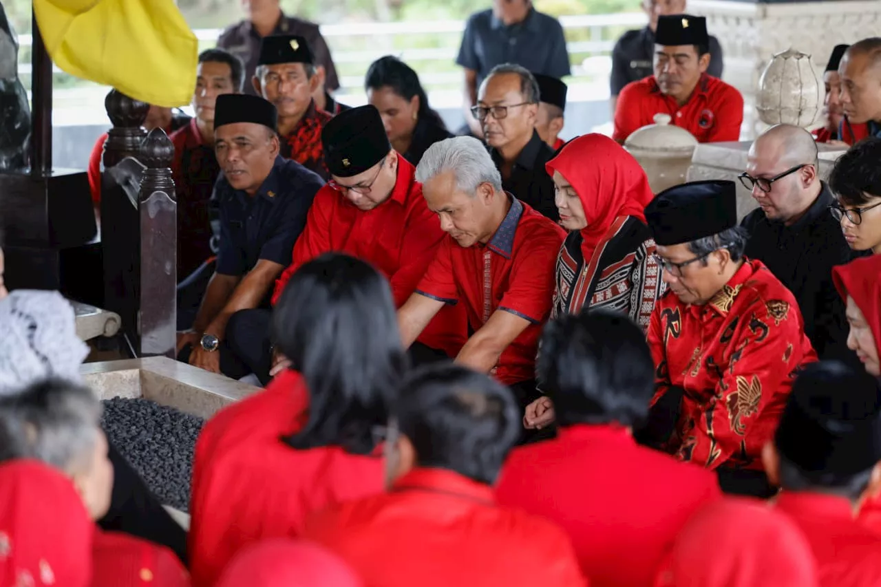 Ganjar-Mahfud Ziarah ke Makam Soekarno, Kenang Perjuangan Bung Karno Bela Wong Cilik