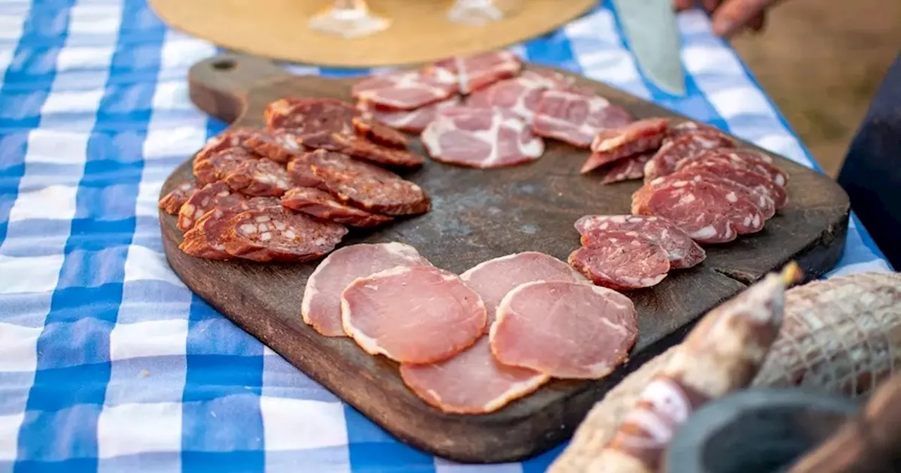 Fabricantes de chorizos y salamines aseguran estar en colapso operativo por falta de insumos en Argentina