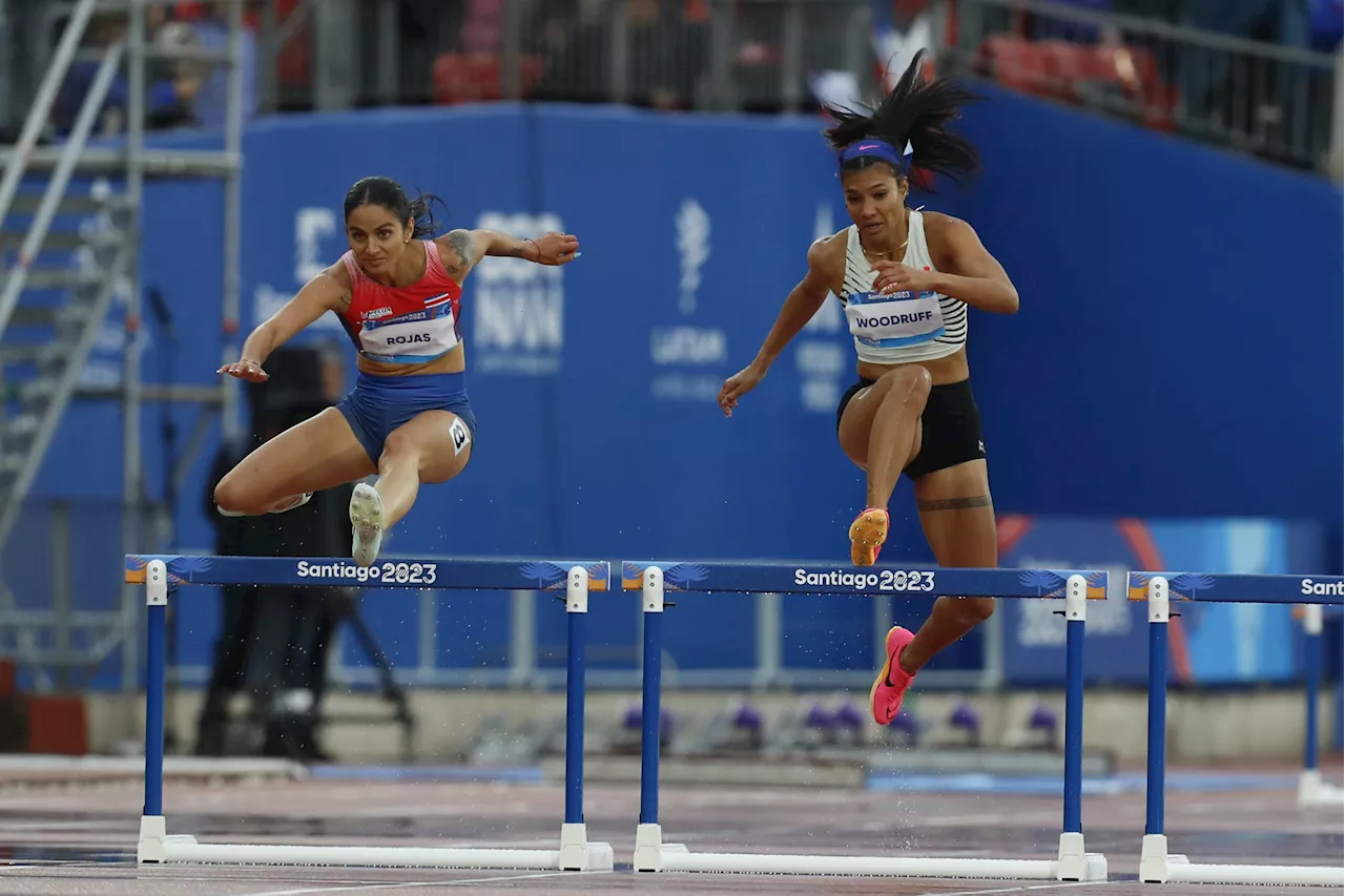 La panameña Woodruff, oro en los 400 m con vallas, Brasil es plata y Costa Rica bronce
