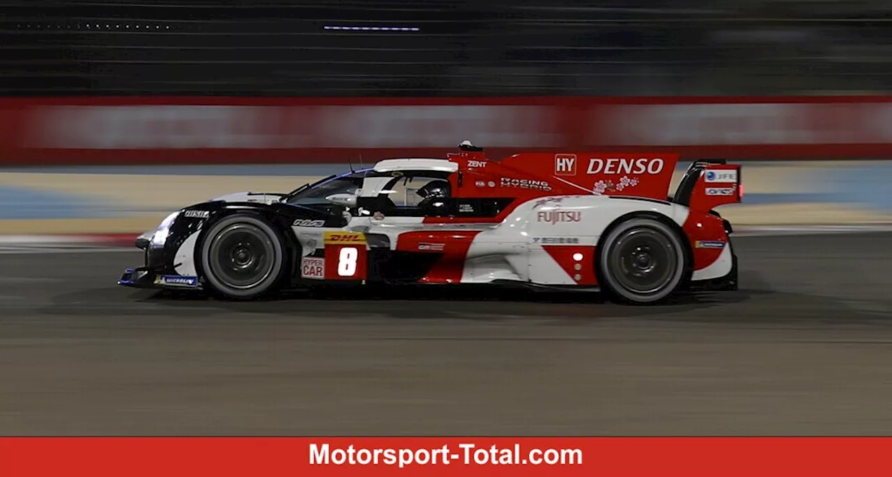 WEC 8h Bahrain 2023: Toyota #8 mit einer Hand am WM-Pokal