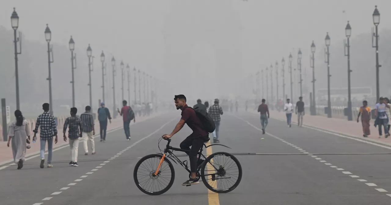 India’s New Delhi is blanketed by toxic haze, closing schools