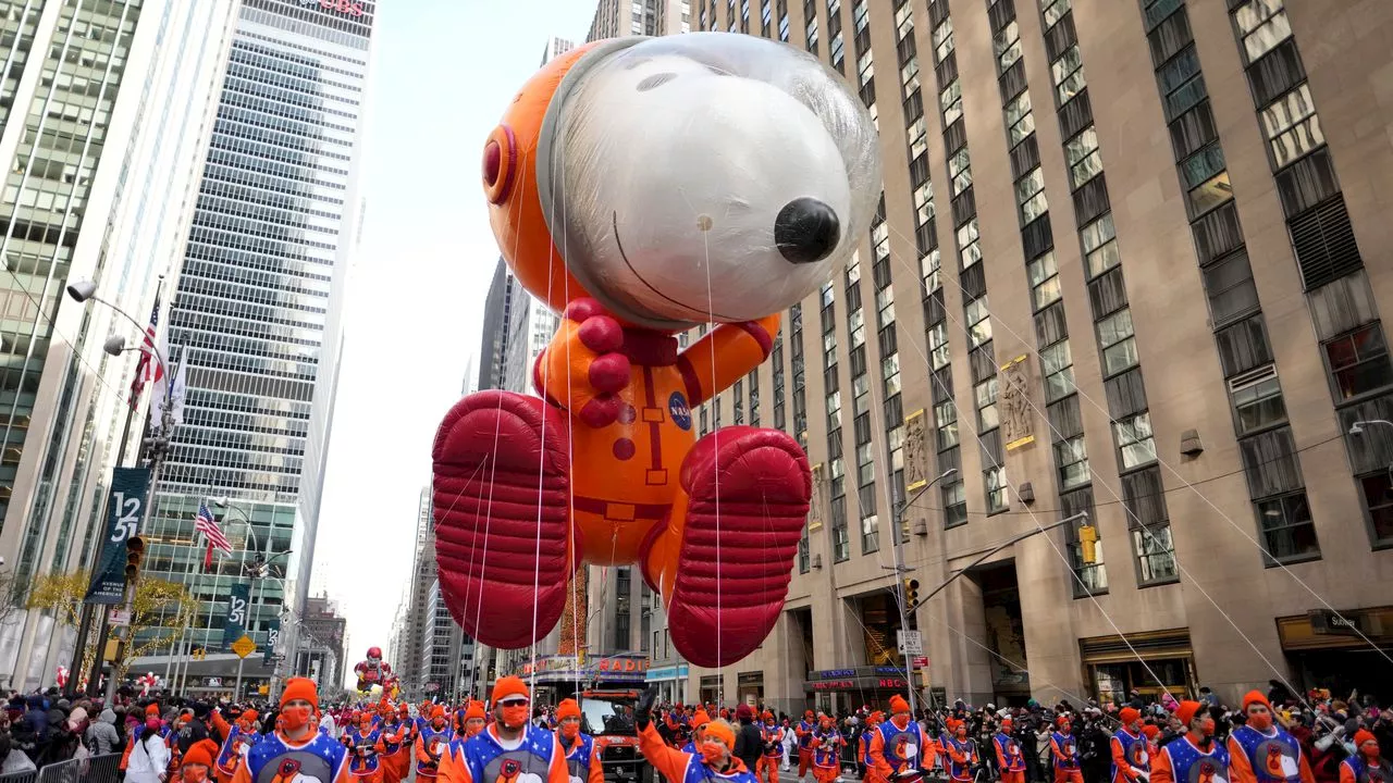 Macy’s Thanksgiving Day Parade line-up: See fan-favorite ‘Snoopy’ balloon, Rutgers marching band in 2023 para