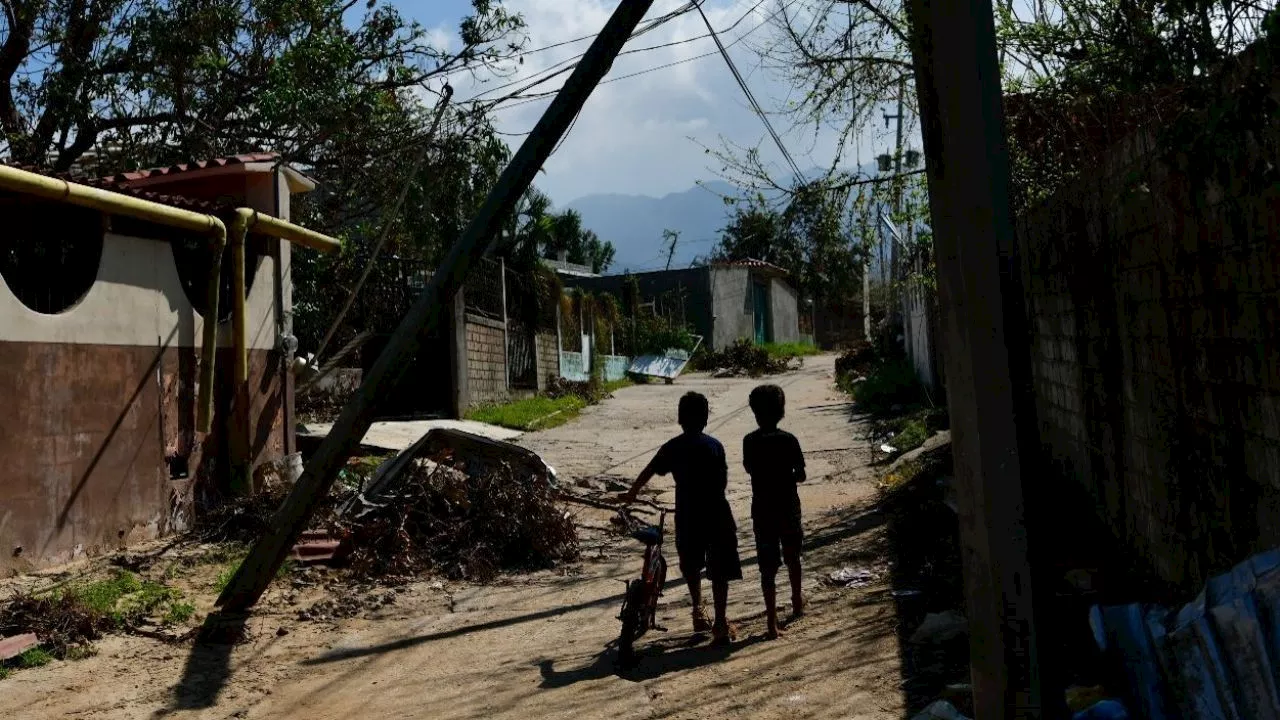 Nueve días después de Otis, Acapulco sigue sin agua ni recolección de basura