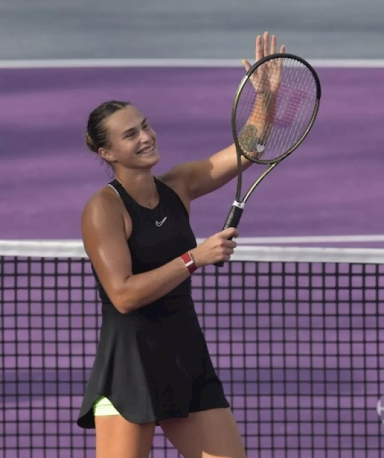 Sabalenka bat Rybakina et se qualifie pour les demi-finales