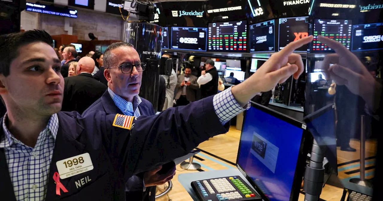 Stock investors see green light in falling Treasury yields
