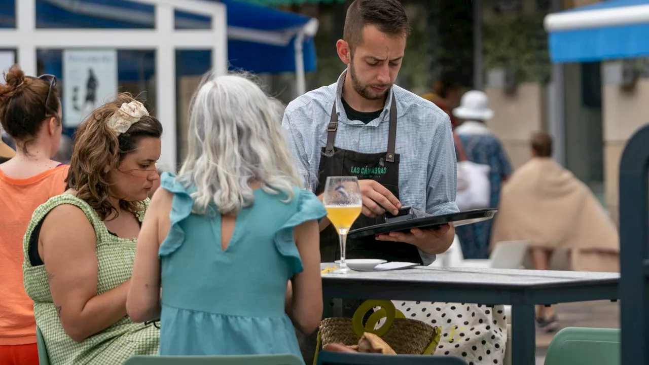 España sigue creando empleo con 92.862 afiliados más en octubre pese al aumento del paro