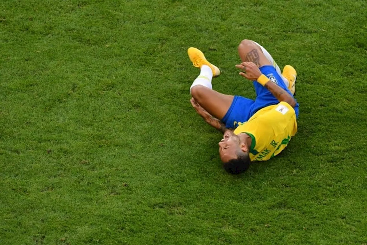 Neymar undergoes successful surgery in Brazil for knee injury