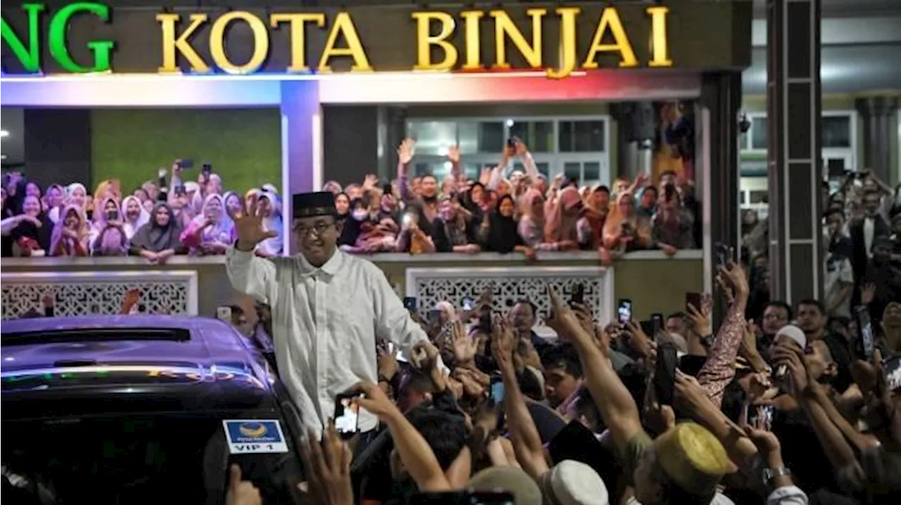 Mampir ke Masjid Agung Binjai, Anies Ajak Jamaah Sholawat Doakan Palestina