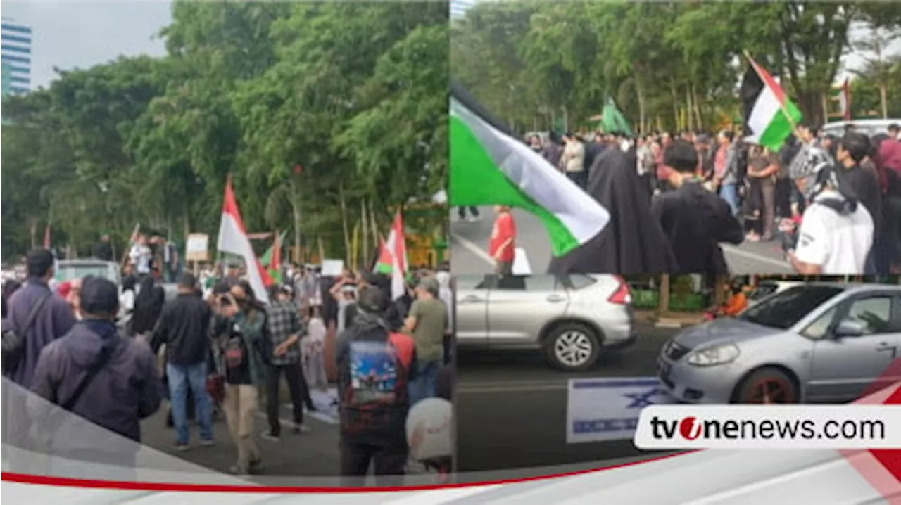 Aksi Solidaritas Bela Palestina di Makassar, Massa Lakukan Aksi Injak Bendera Israel