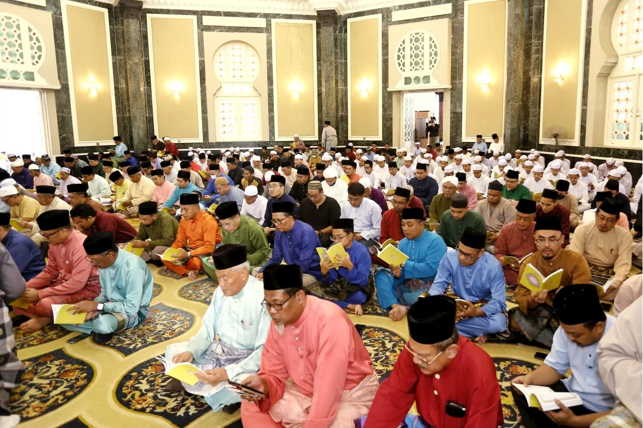 Majlis kesyukuran, doa selamat sempena Hari Keputeraan Sultan Perak di Masjid Ubudiah