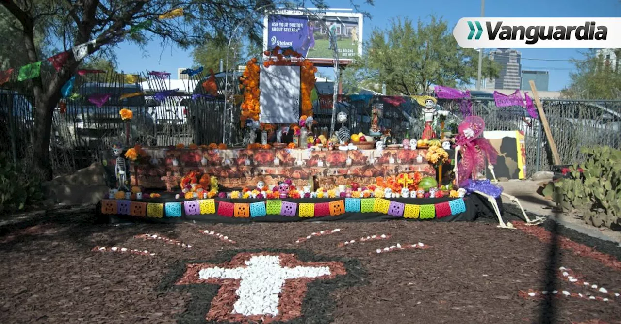 Con altar de muertos recuerdan a migrantes fallecidos en la frontera de Arizona con México