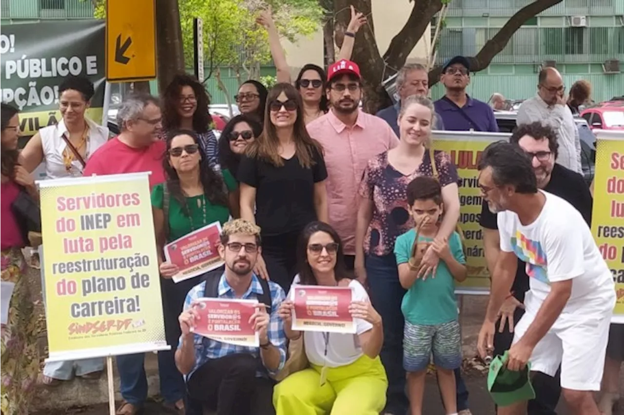 Servidores do Inep se manifestam em Brasília às vésperas do Enem