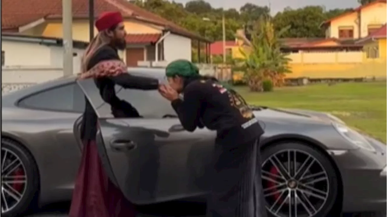 Gus Samsudin Pamer Mobil Mewah Porsche 911 Turbo