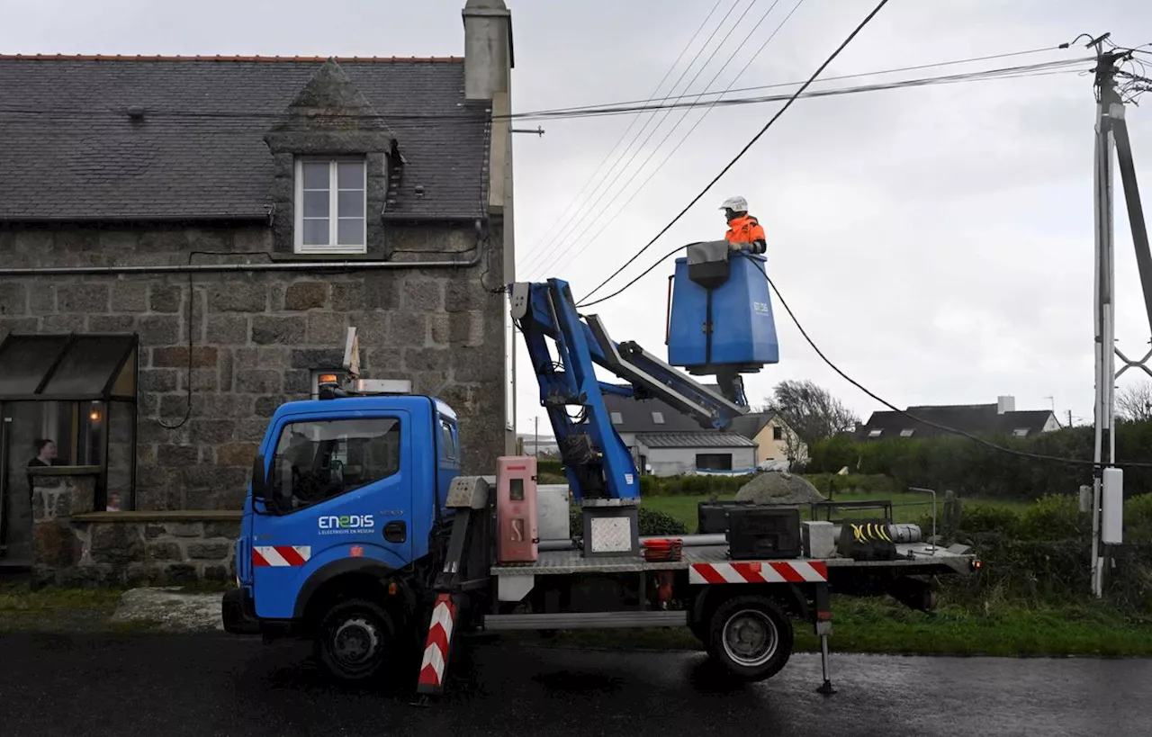 Tempête Ciaran : Plus de 260.000 foyers toujours privés d’électricité, surtout en Bretagne et en Normandie