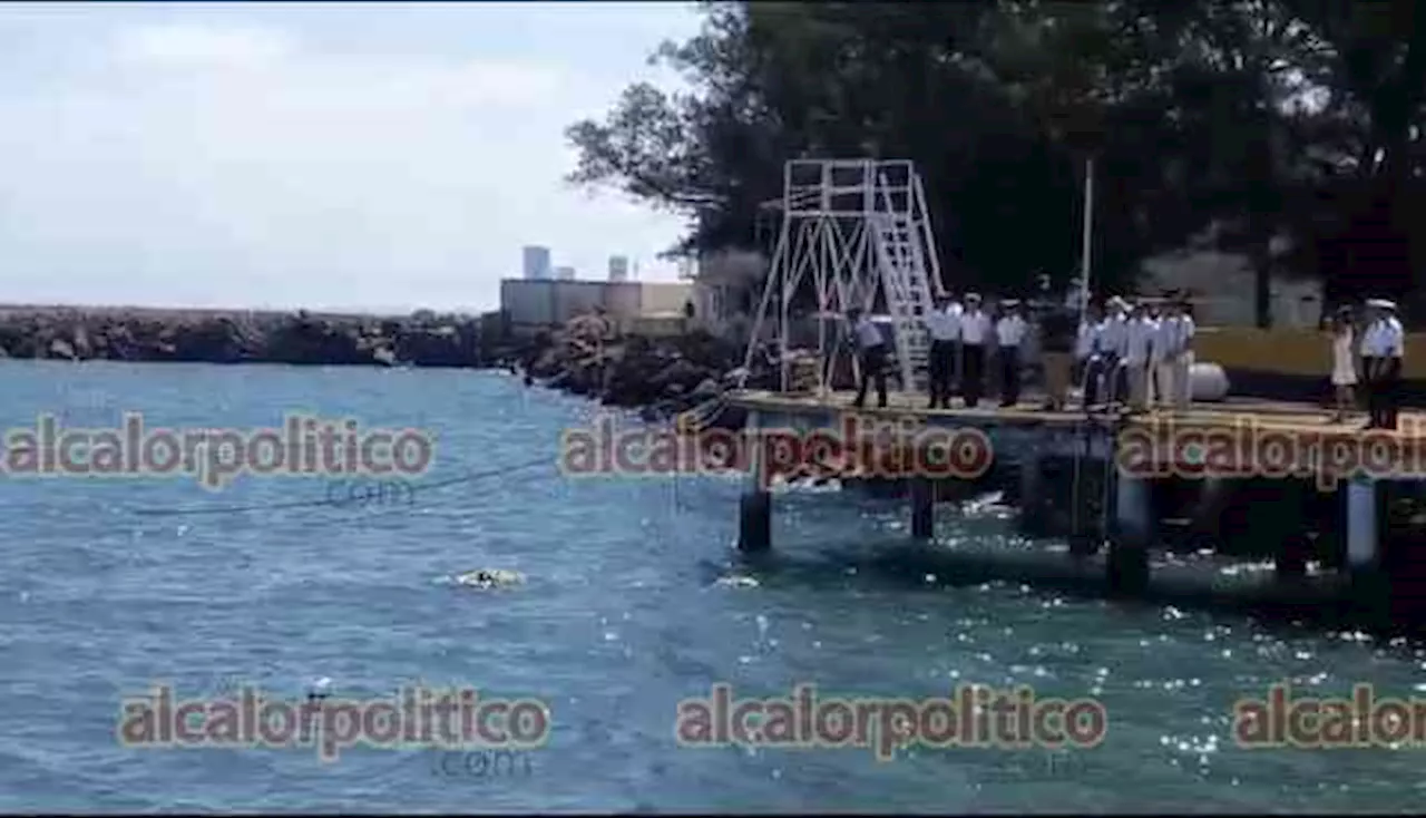 Dan homenaje póstumo a marino que falleció en Acapulco tras paso de Otis