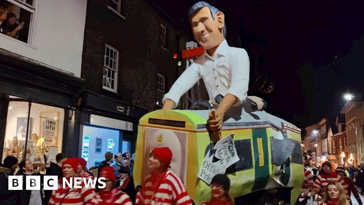 Lewes Bonfire Night: Rishi Sunak unveiled as effigy