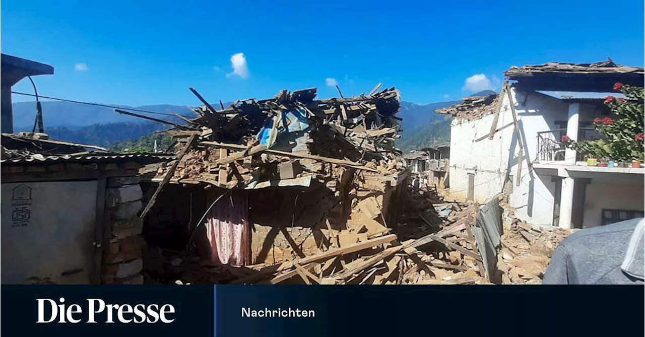 Mehr als 120 Tote bei Erdbeben in Nepal