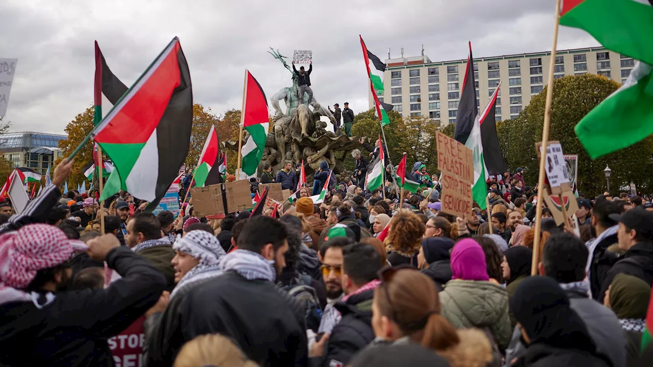  Tausende Menschen bei pro-palästinensischen Demonstrationen in Düsseldorf und Berlin