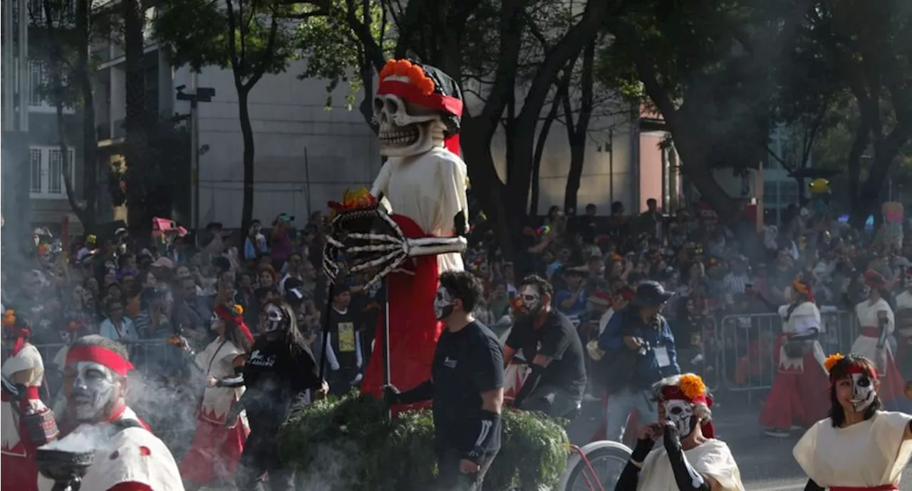 Martí Batres da banderazo de salida al Desfile de Día de Muertos 2023