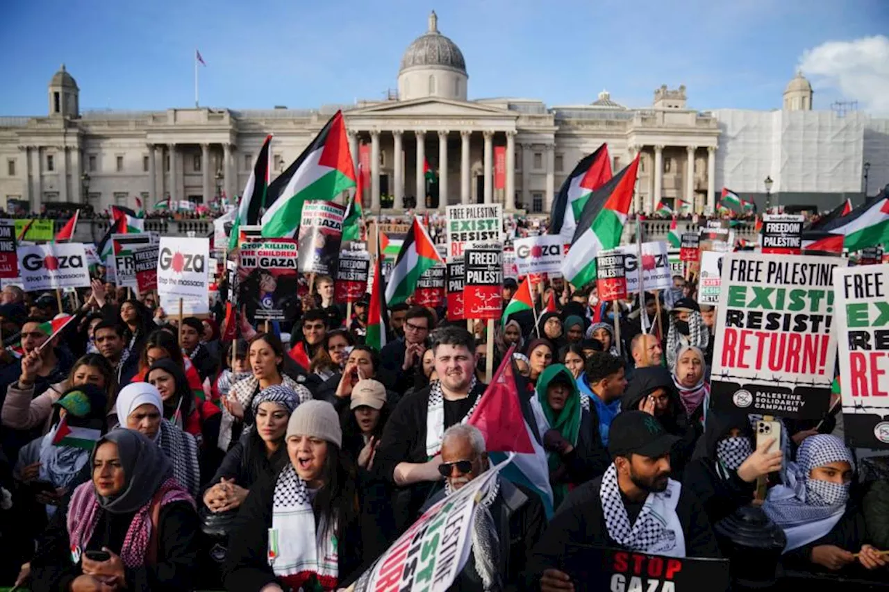 29 arrests and police injured after thousands gather in support of Palestine