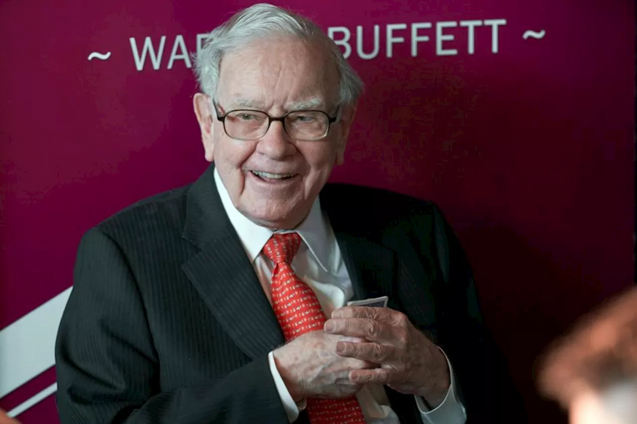 Warren Buffett’s Berkshire Hathaway reports loss as investments fall