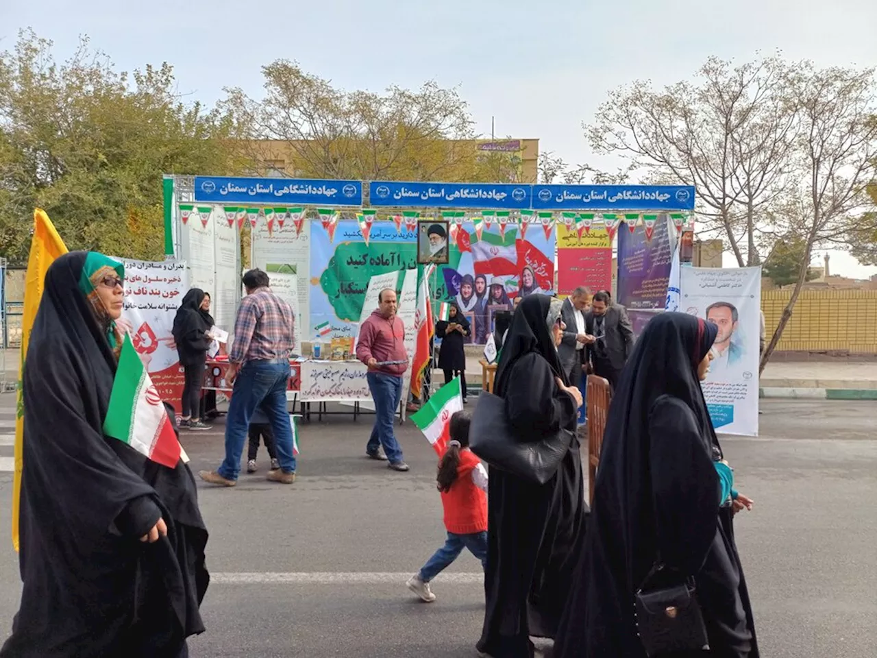 برپایی نمایشگاه دستاوردهای جهاددانشگاهی استان سمنان در راهپیمایی ۱۳ آبان