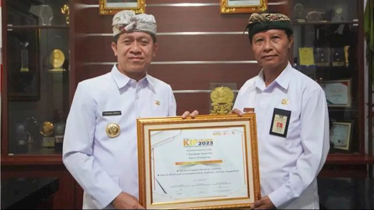 Bupati Suwirta terima Penghargaan KIP Awards 2023