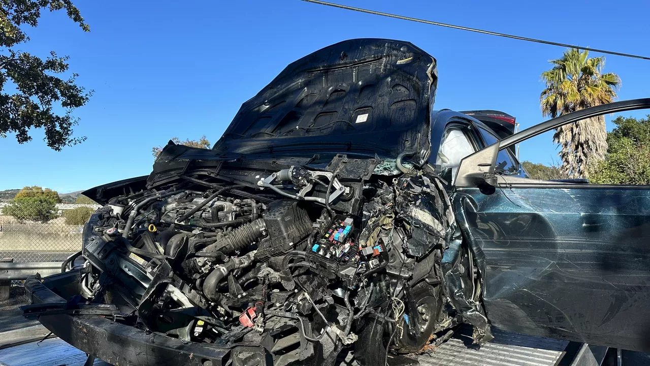 Driver slams into utility pole causing power outage in San Rafael