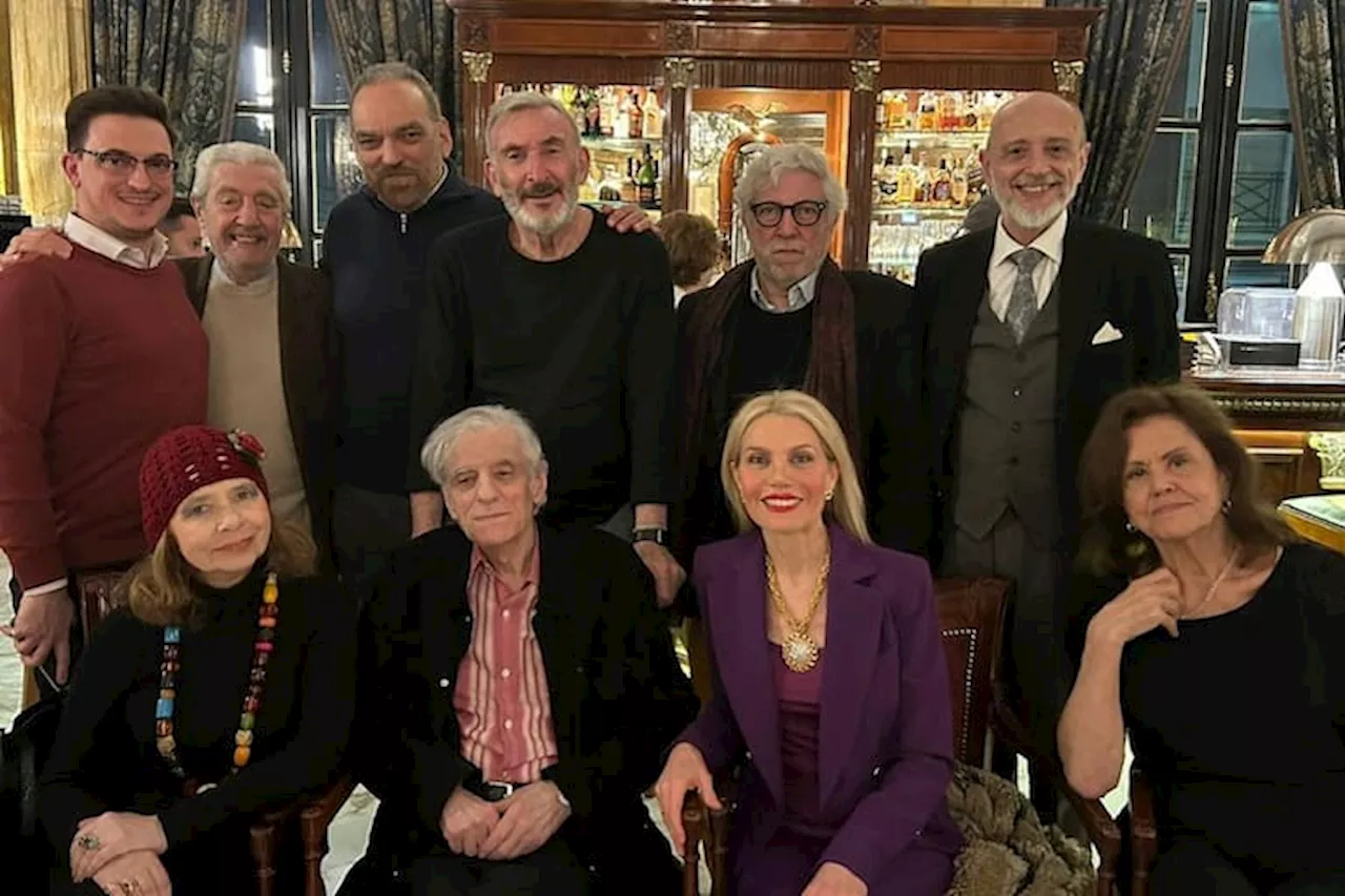 Juan José Sebreli festejó sus 93 años en el bar del Alvear Palace Hotel y anticipó que en el balotaje apoyaría a Milei