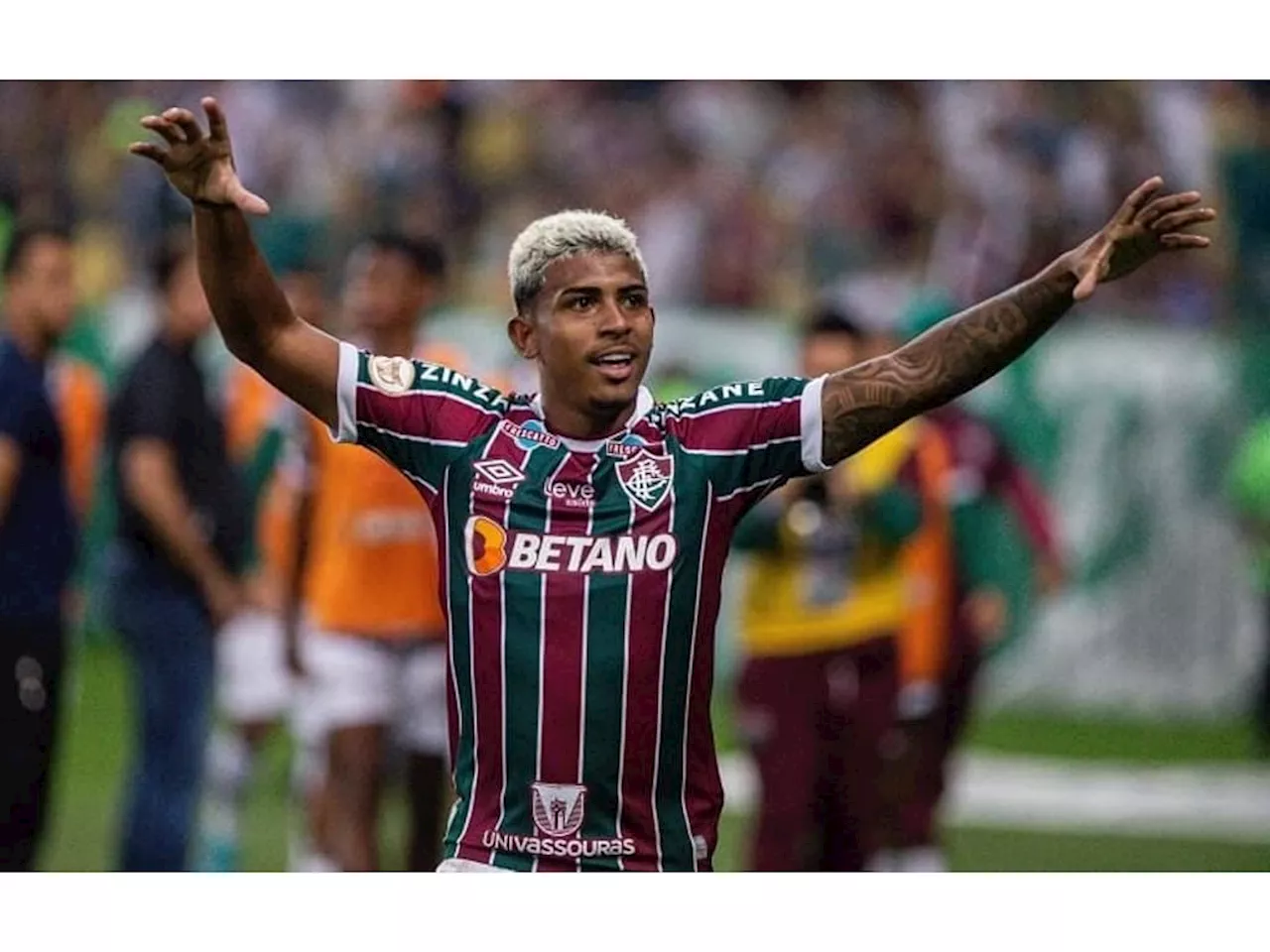 Mauro Cezar condena expulsão de John Kennedy em Boca x Fluminense: 'Vão à m****'