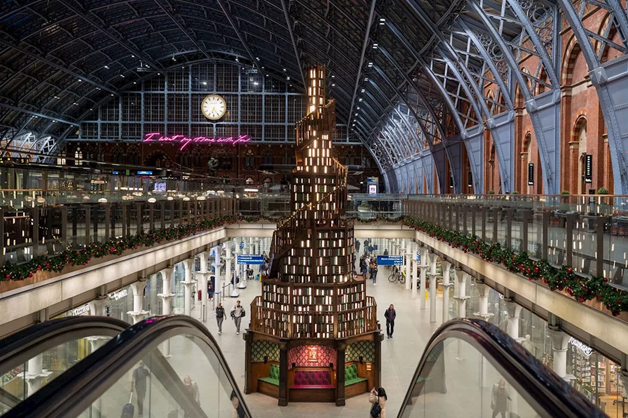 St. Pancras International unveils Christmas Tree