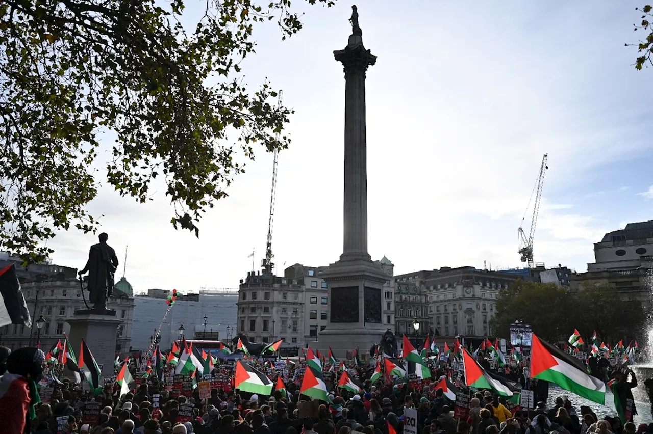 Des milliers de manifestants se rassemblent à Londres en soutien aux Palestiniens