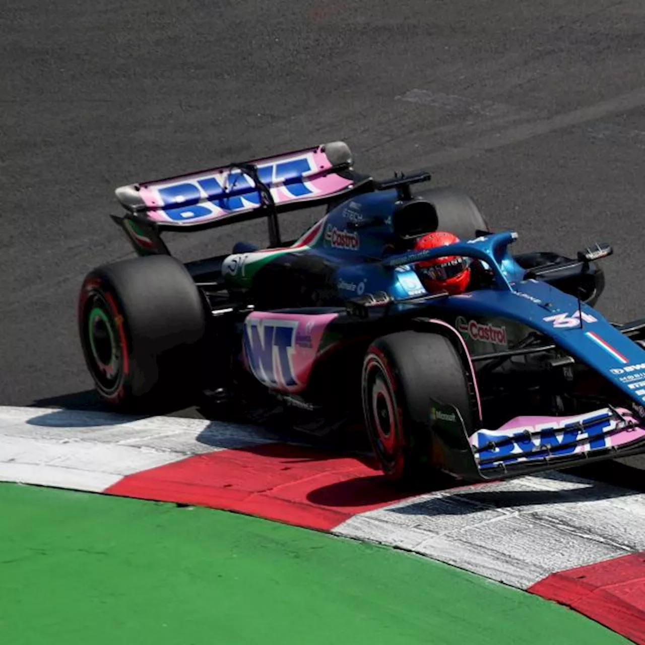 Esteban Ocon et Fernando Alonso s'accrochent lors du shootout du sprint au Brésil