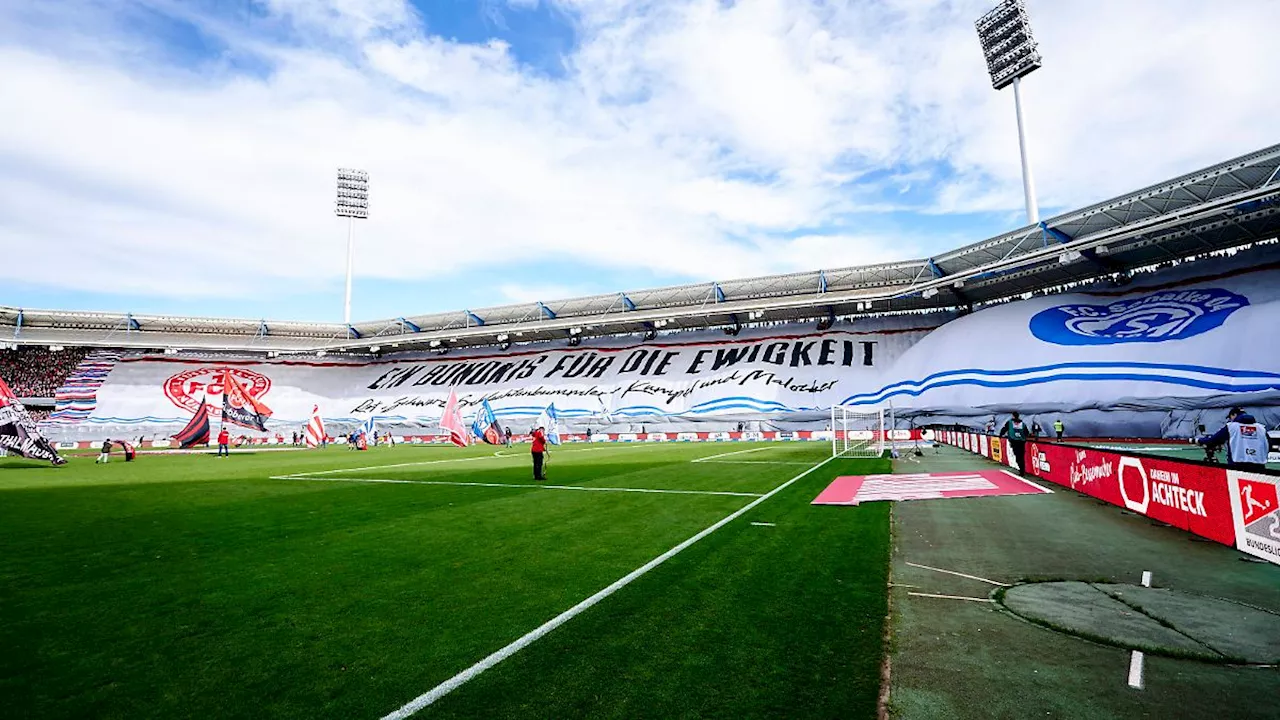 Pokalschreck lässt Punkte liegen: Schalke stürmt beim späten Sieg aus dem Tabellenkeller