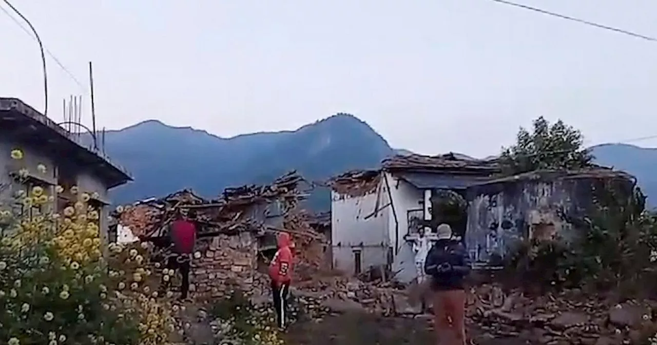 Mindestens 129 Tote bei Erdbeben in Nepal