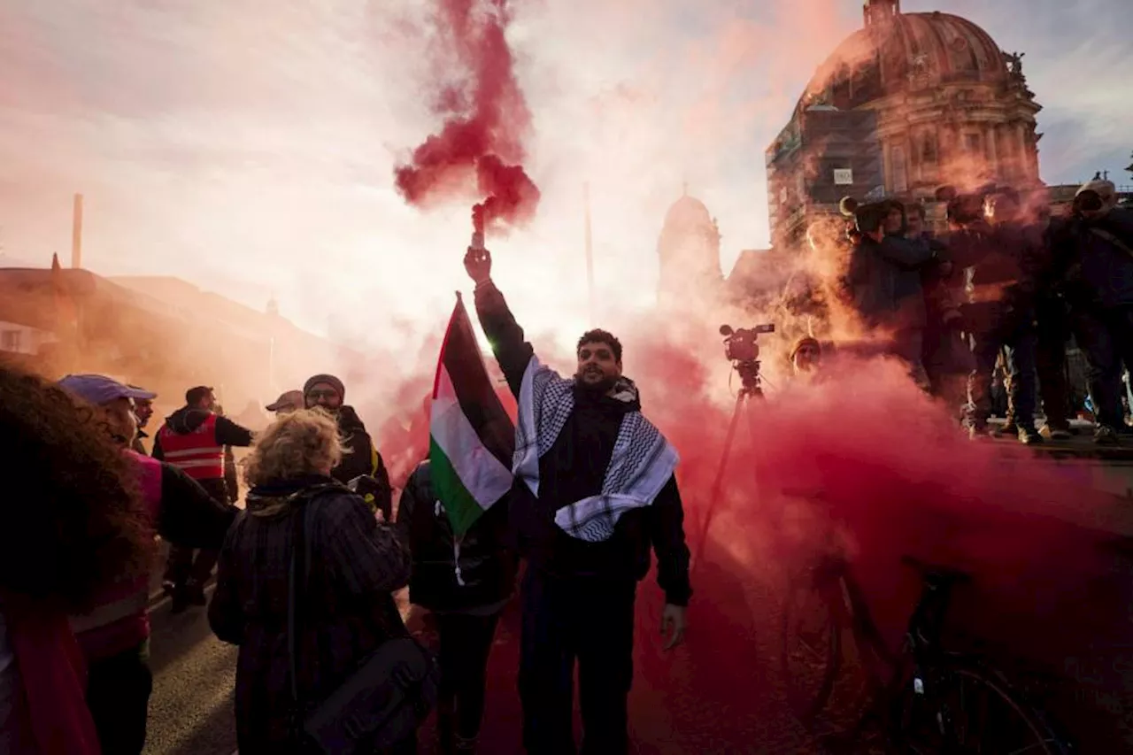 Protest marches by thousands in Europe demand halt to Israeli bombing of Gaza