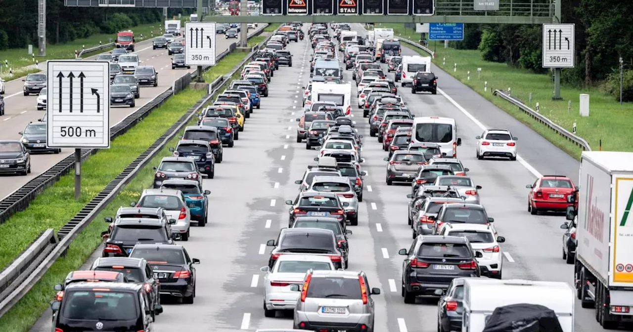 Österreicherinnen und Österreicher bleiben beim Auto