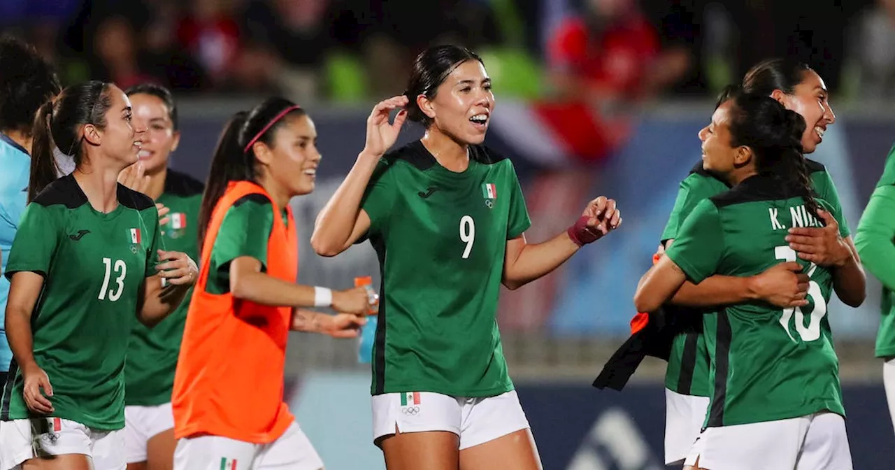 Games-Mexico takes soccer gold with 1-0 win over Chile