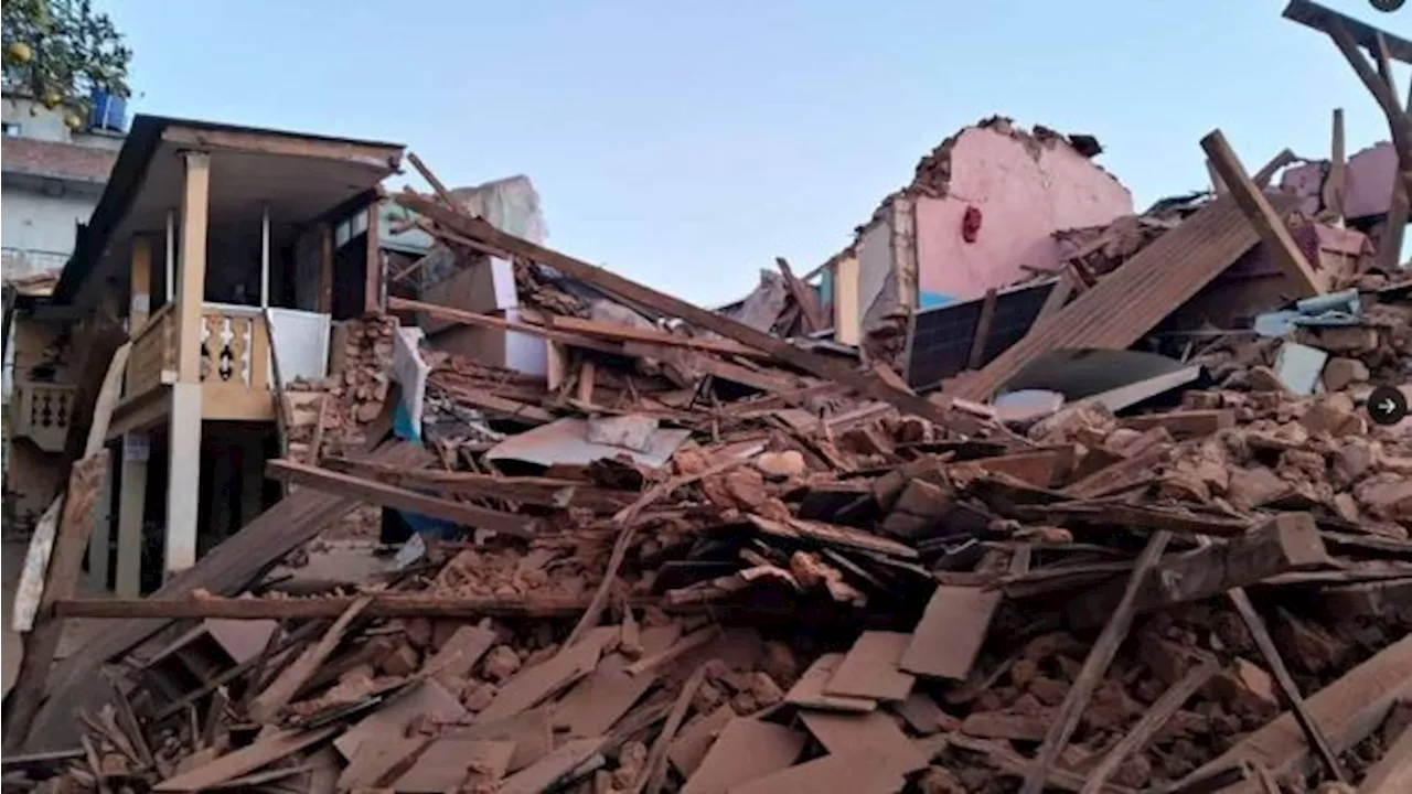 At least 100 killed as powerful quake hits Nepal